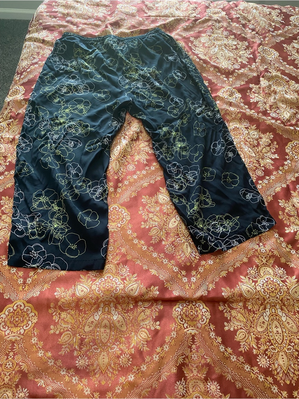 Style & Co. Black Floral Capris with Yellow and White Outline Print